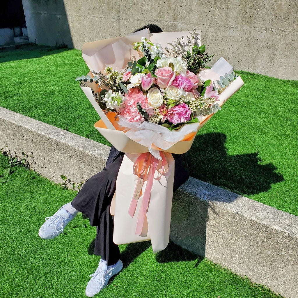 Giant Designer's Choice Fresh Flowers Bouquet - Aromatears flower Fresh Mixed